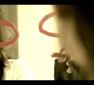 Kissing Venus – Red Lips